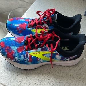 Size 9 Brooks Launch 9.